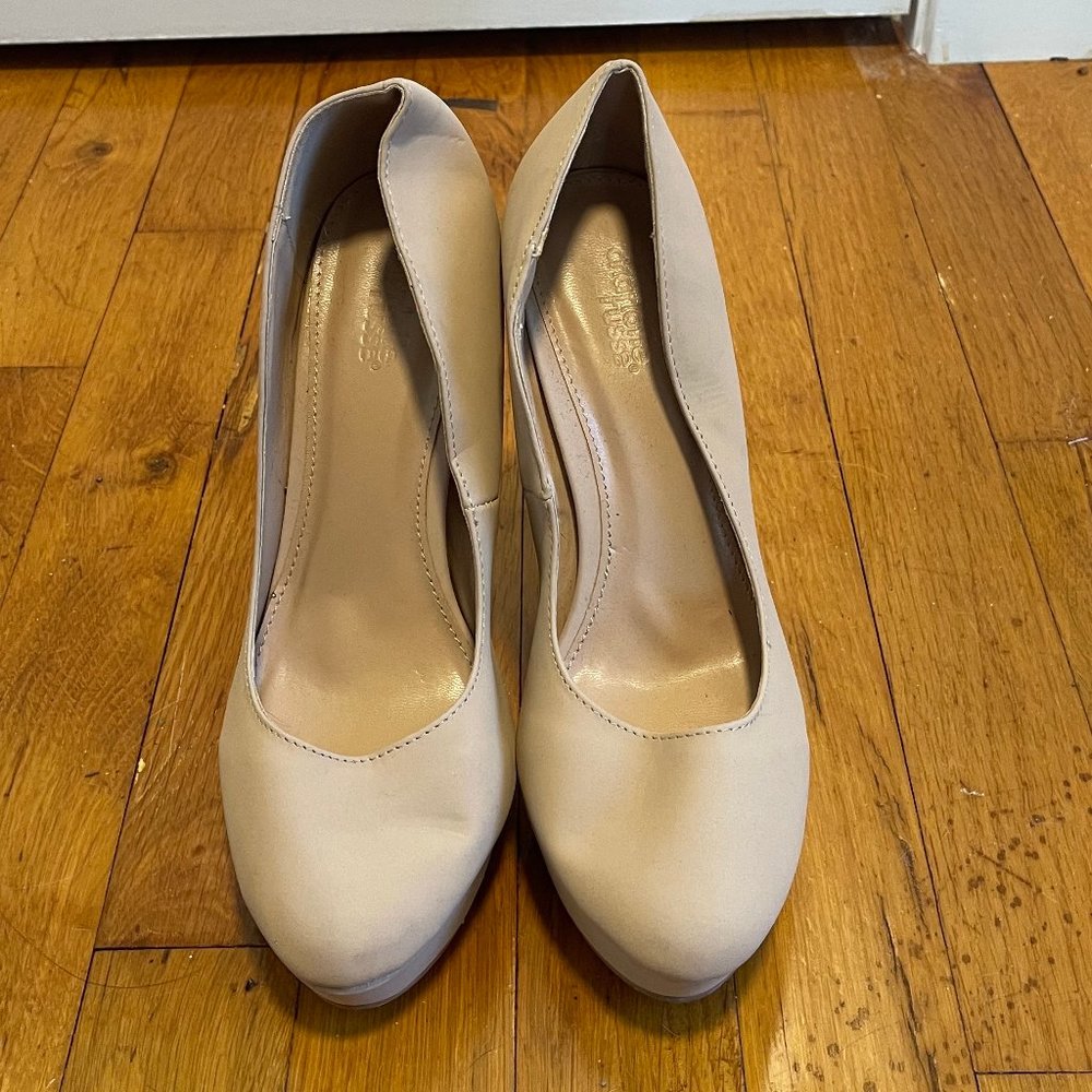 Nude/Beige Charlotte Russe Platforms Heels Round Toe Pumps
